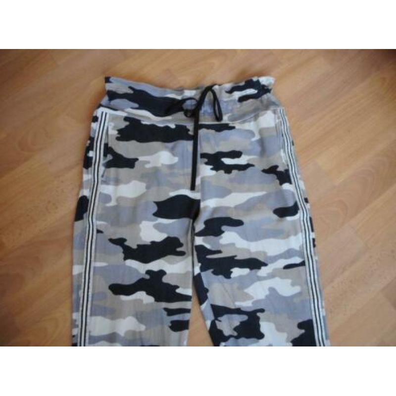 Gaaf jogging broek van Studio Anneloes mt M Camo print