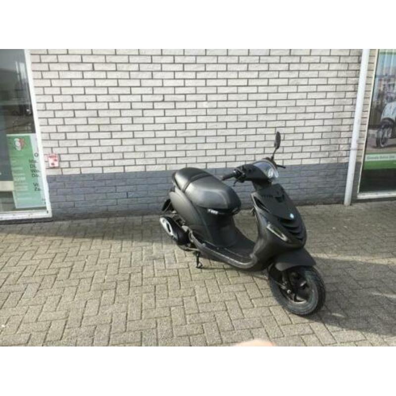 Aktie ! piaggio zip sp 45km brom 4t mat zwart bj2017 2000km