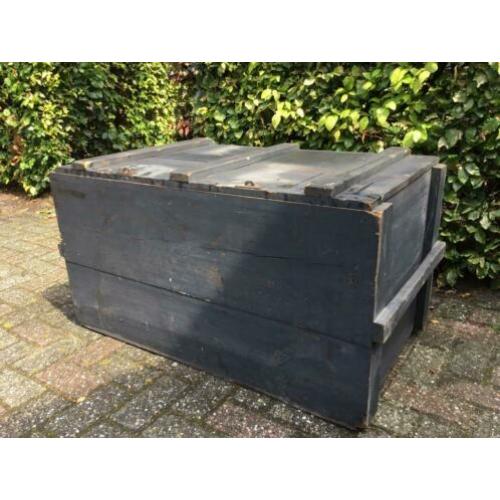 Oude decoratieve houten kist