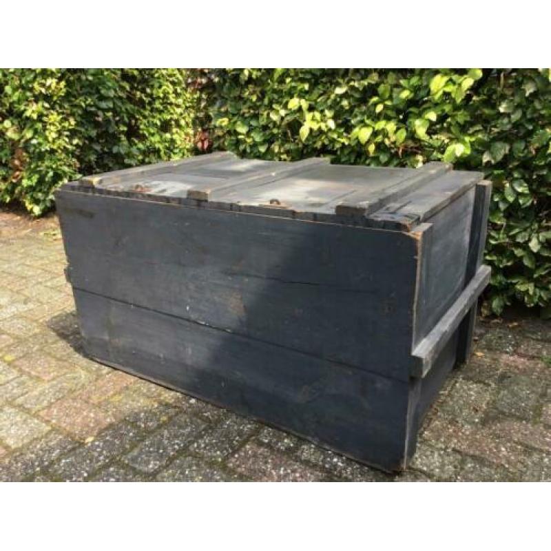Oude decoratieve houten kist