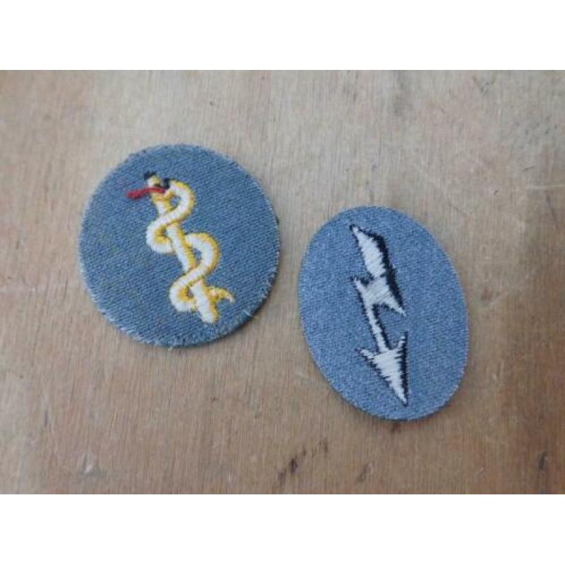+ Duitse Wehrmacht Vaardigheids Emblemen Funker & Medische +