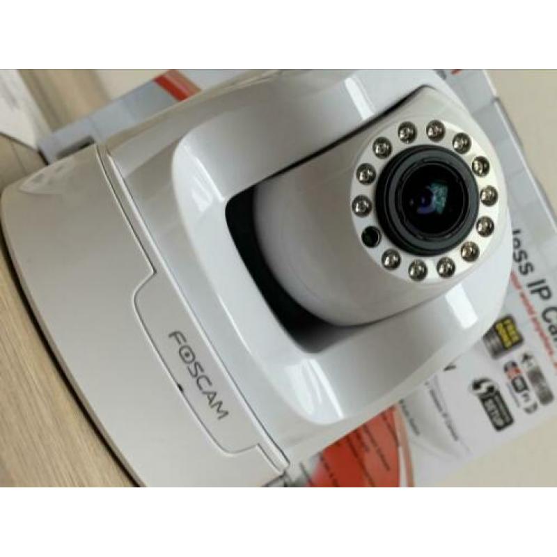 Foscam HD Wireless IP Camera - wit model: FI9826W