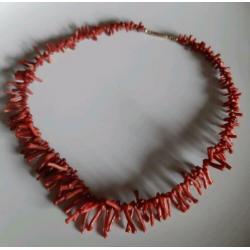 Bloedkoraal ketting goudkleurig slotje