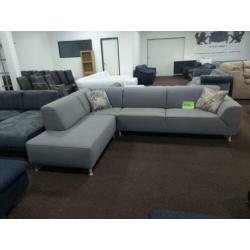 Grijs stoffen hoekbank afm.300x220 ALLES IS DIRECT LEVERBAAR