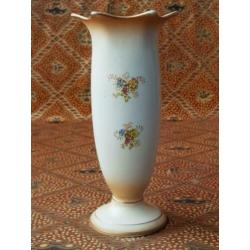 Mooi antiek Engels vaasje van Crown Ducal porselein 16,7 cm.