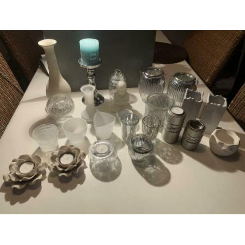 Heel veel woonaccessoires per set €10;