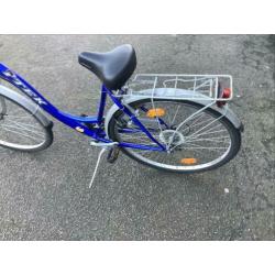 Item damesfiets met voor en achter bagagerek,versnellingen