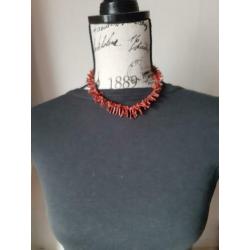 Bloedkoraal ketting goudkleurig slotje