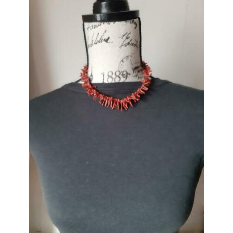 Bloedkoraal ketting goudkleurig slotje