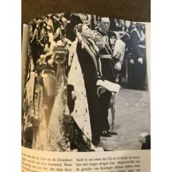 Juliana foto album 25 jaar koningin der Nederlander