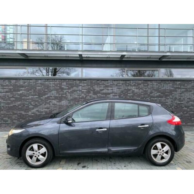 Renault Mégane 1.6 16V 110 Selection Business Sport