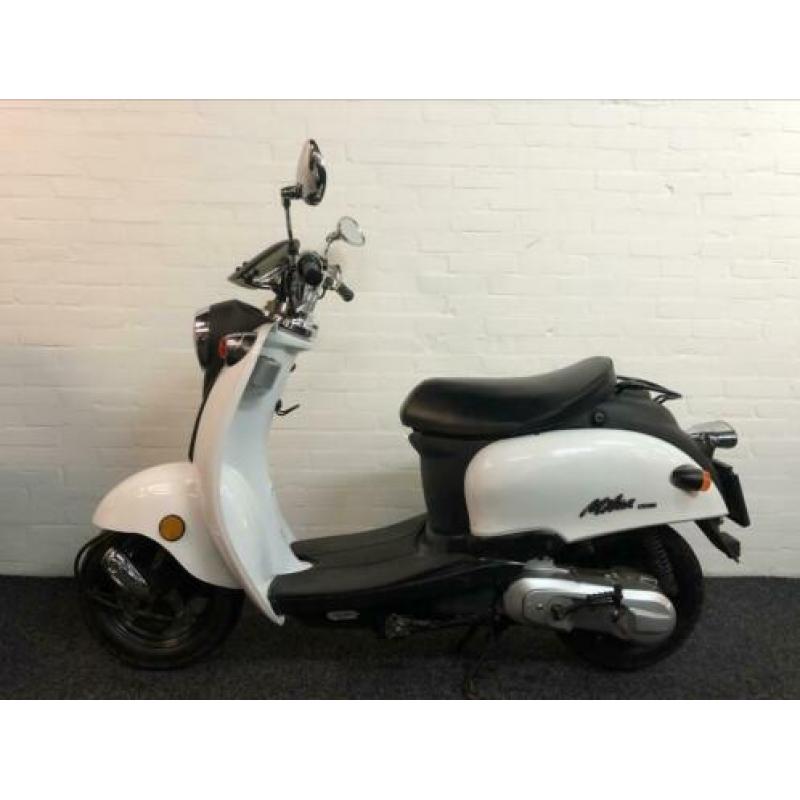 Keeway Milan 45km BROM 2015 met 7400km 1e Eigenaar!! ACTIE
