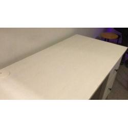 Bureau met bureaustoel