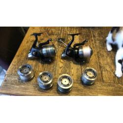 2x Daiwa emcast evo 5500 molen met 4 spoelen