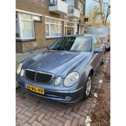 Mercedes E-Klasse 2.6 E240 Sedan AUT 2003 Blauw