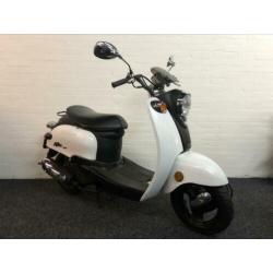 Keeway Milan 45km BROM 2015 met 7400km 1e Eigenaar!! ACTIE