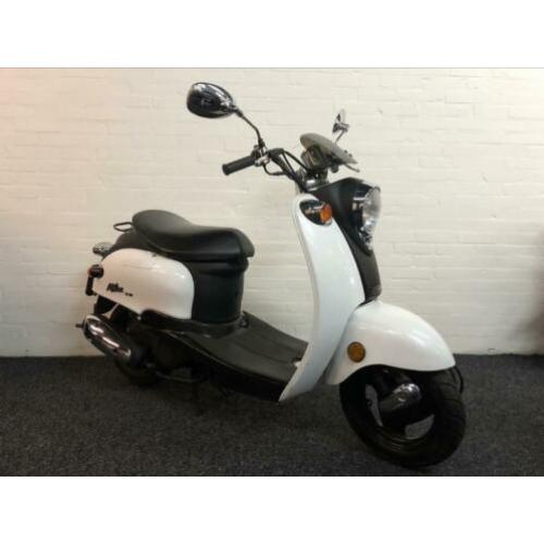 Keeway Milan 45km BROM 2015 met 7400km 1e Eigenaar!! ACTIE