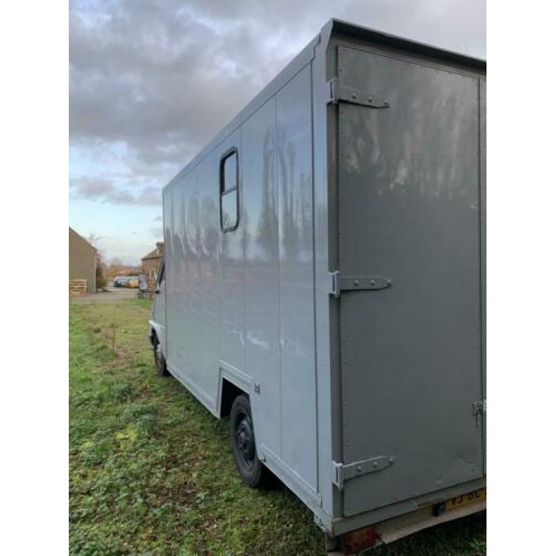 Renault Master 2 paardsvrachtwagentje