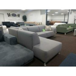 Grijs stoffen hoekbank afm.300x220 ALLES IS DIRECT LEVERBAAR