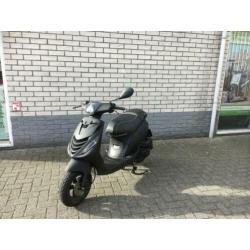 Aktie ! piaggio zip sp 45km brom 4t mat zwart bj2017 2000km
