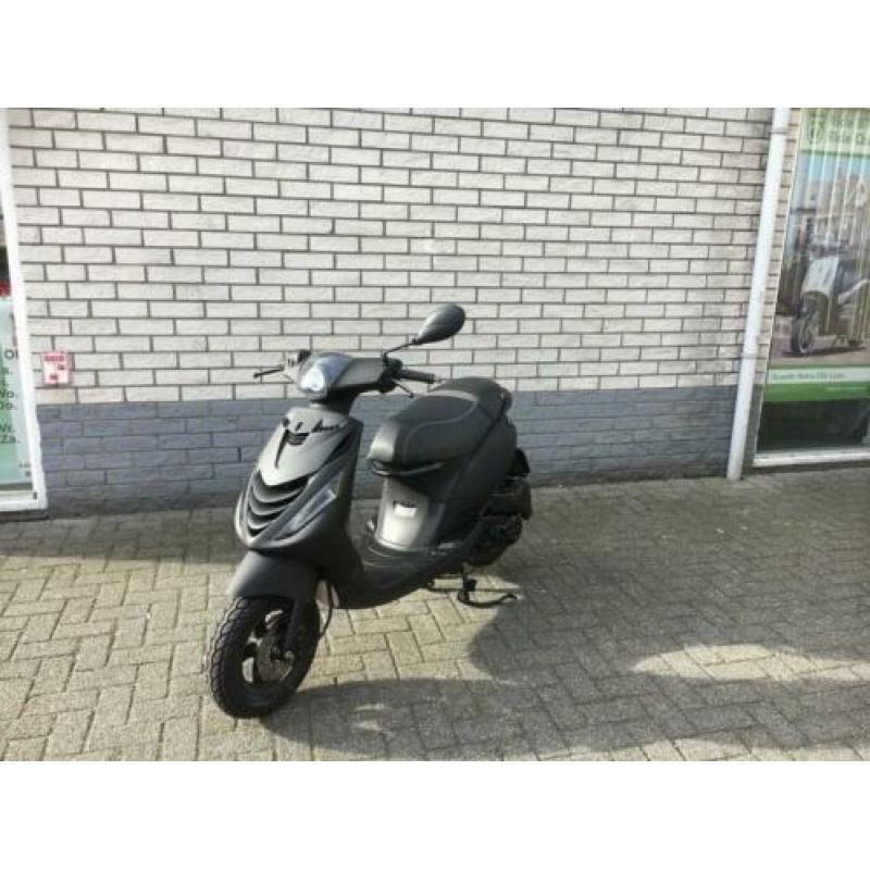 Aktie ! piaggio zip sp 45km brom 4t mat zwart bj2017 2000km