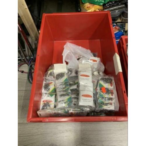 partij van 540 verpakkingen grote wartels maat 2/0