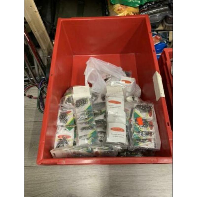 partij van 540 verpakkingen grote wartels maat 2/0