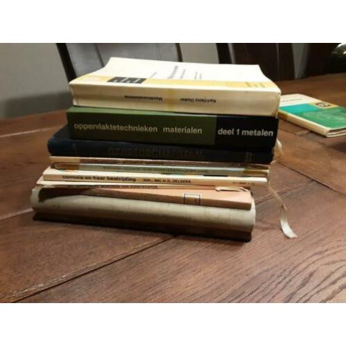 10 boeken werktuigbouw, voornl. ex. bibliotheek hts