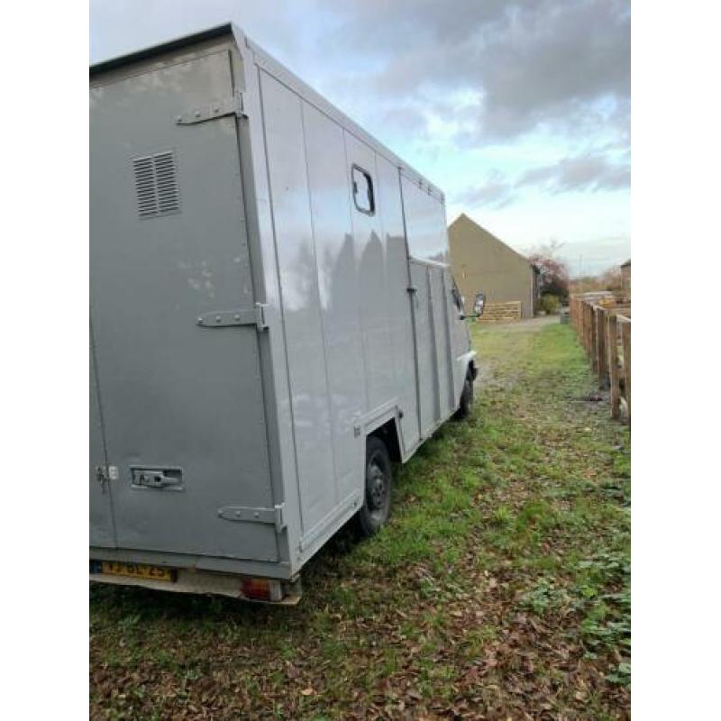 Renault Master 2 paardsvrachtwagentje