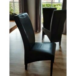 Zes bruine leren eetkamer stoelen