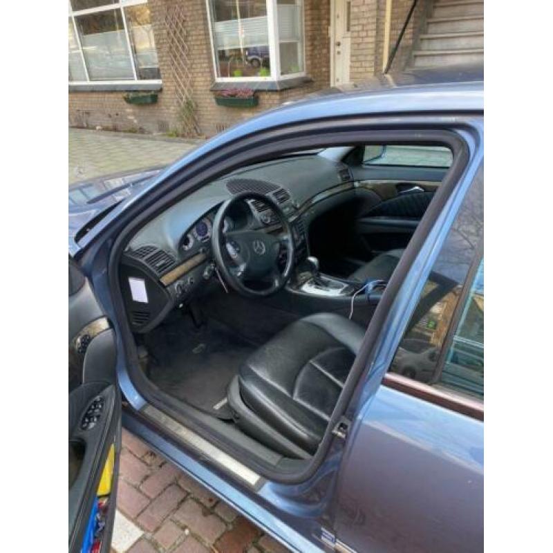 Mercedes E-Klasse 2.6 E240 Sedan AUT 2003 Blauw
