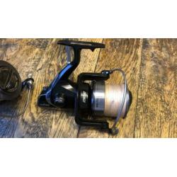 2x Daiwa emcast evo 5500 molen met 4 spoelen