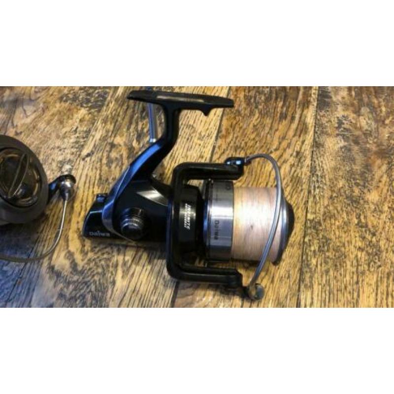 2x Daiwa emcast evo 5500 molen met 4 spoelen