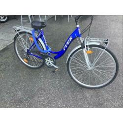 Item damesfiets met voor en achter bagagerek,versnellingen