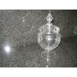 Bowlpot / suikerpot / gebakbordjes / glaasjes.