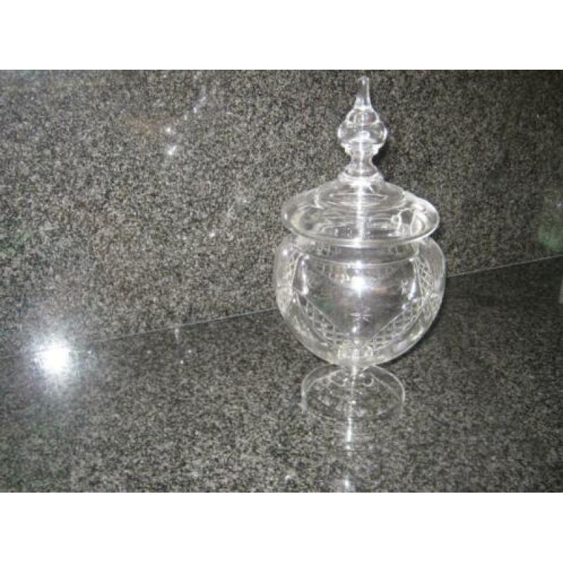 Bowlpot / suikerpot / gebakbordjes / glaasjes.