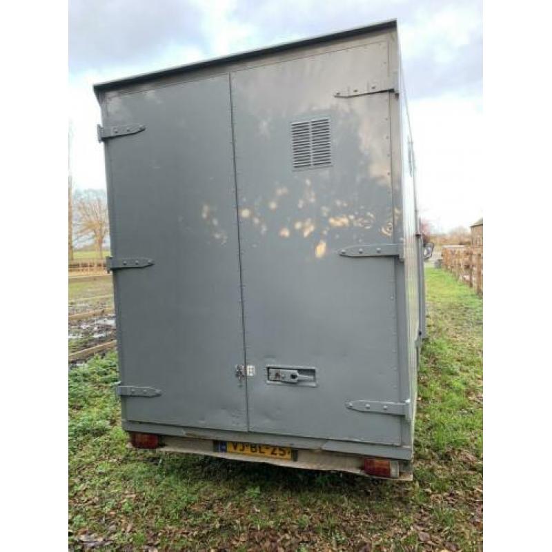 Renault Master 2 paardsvrachtwagentje