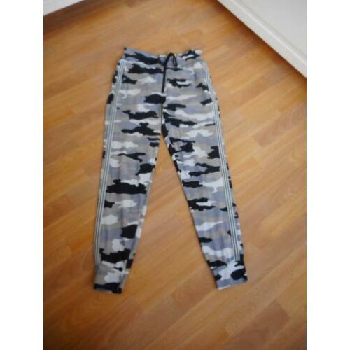 Gaaf jogging broek van Studio Anneloes mt M Camo print