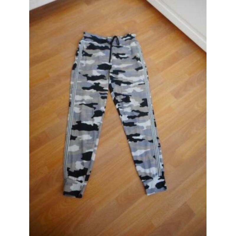 Gaaf jogging broek van Studio Anneloes mt M Camo print