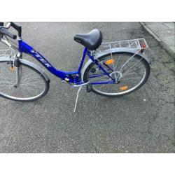 Item damesfiets met voor en achter bagagerek,versnellingen