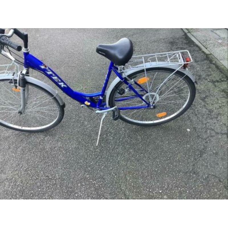 Item damesfiets met voor en achter bagagerek,versnellingen