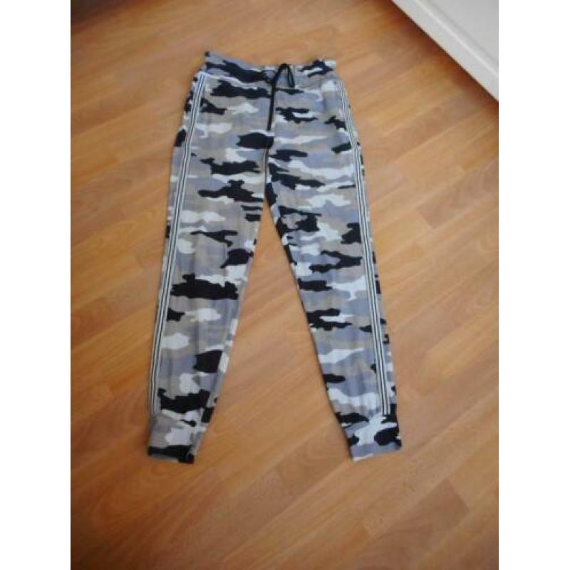 Gaaf jogging broek van Studio Anneloes mt M Camo print