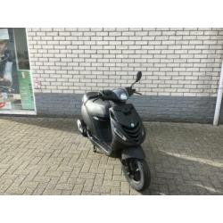 Aktie ! piaggio zip sp 45km brom 4t mat zwart bj2017 2000km