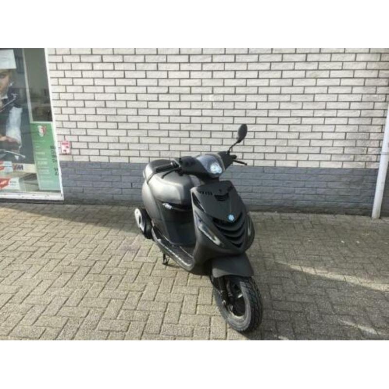 Aktie ! piaggio zip sp 45km brom 4t mat zwart bj2017 2000km