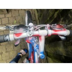 Stationsfiets rood/wit/blauw