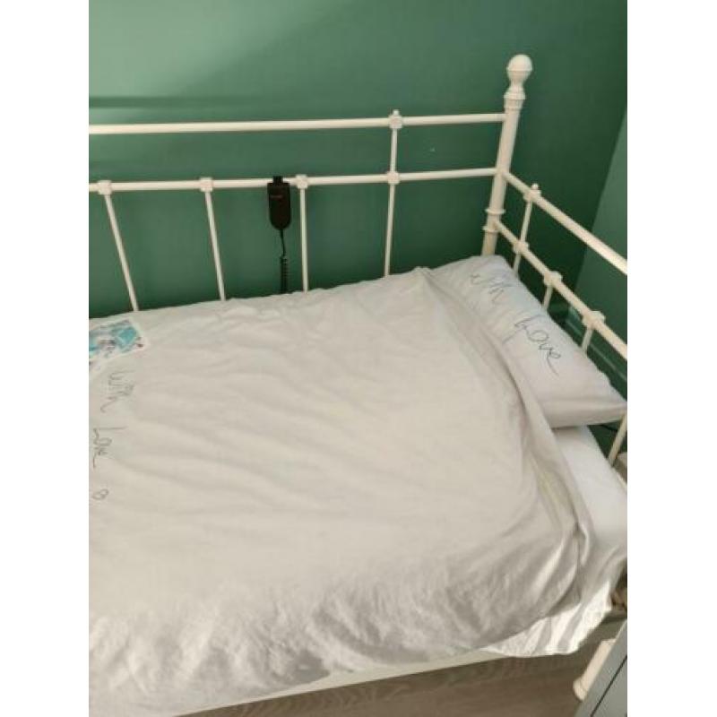 Stalen bed roomwit