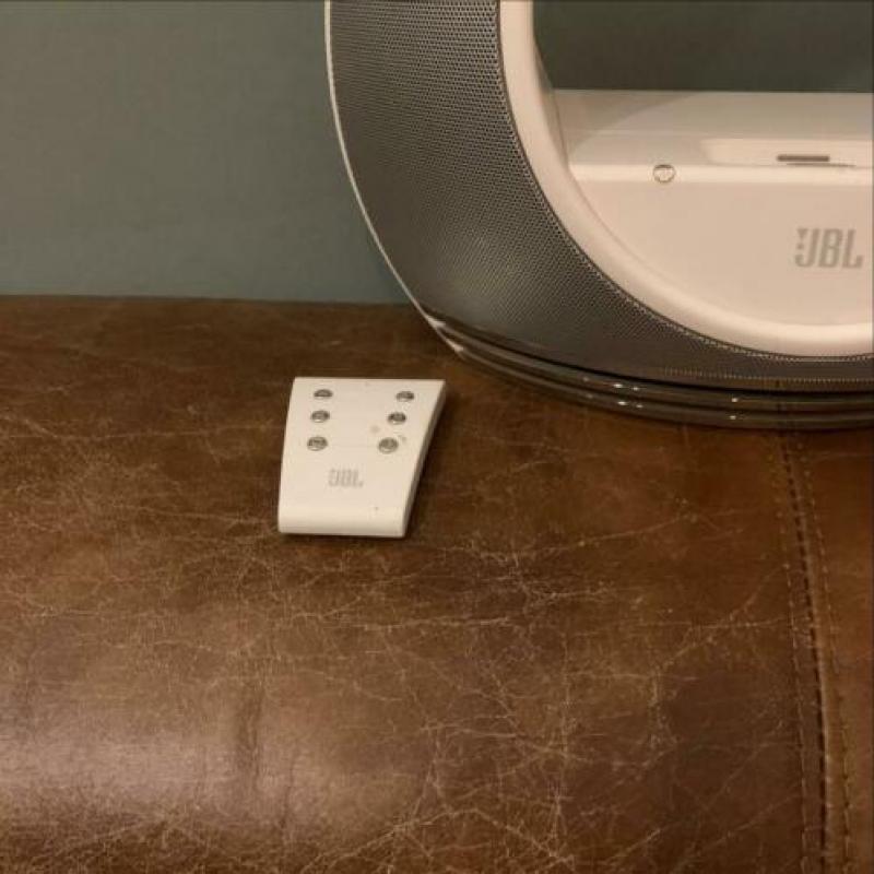 JBL speaker 30-pins aansluiting