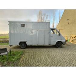 Renault Master 2 paardsvrachtwagentje
