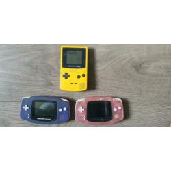 3 nintendo gameboys