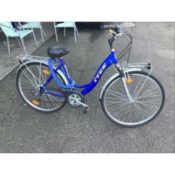 Item damesfiets met voor en achter bagagerek,versnellingen